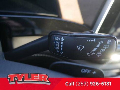 Used 2025 Volkswagen Atlas SE image 27