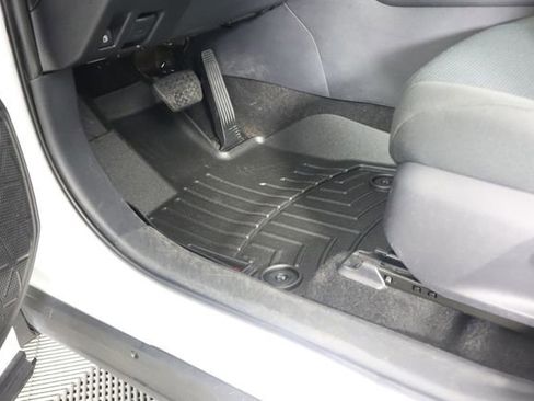 Used 2025 Toyota RAV4 LE image 31