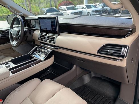 Certified 2024 Lincoln Navigator Reserve AWD/4WD image 13