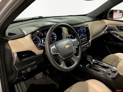 Used 2022 Chevrolet Traverse LS FWD image 17