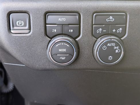 Used 2023 Chevrolet Silverado 1500 LT image 20