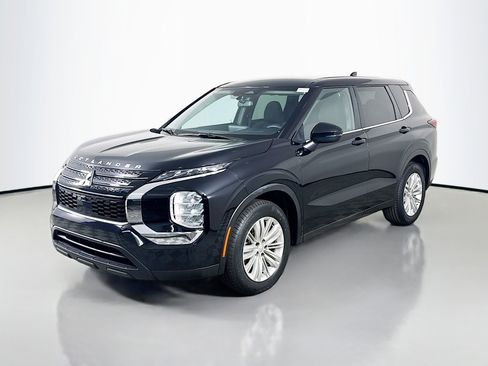 Used 2023 Mitsubishi Outlander ES image 4