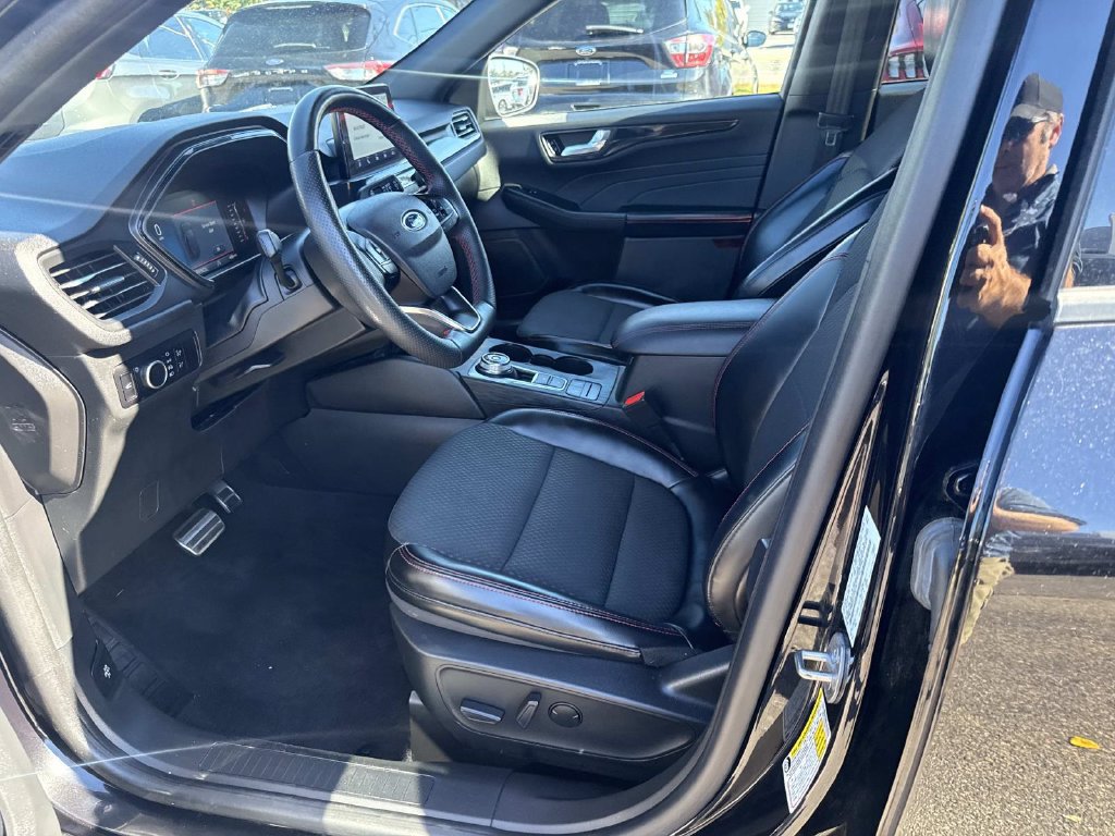 Certified 2023 Ford Escape ST-Line AWD/4WD image 18