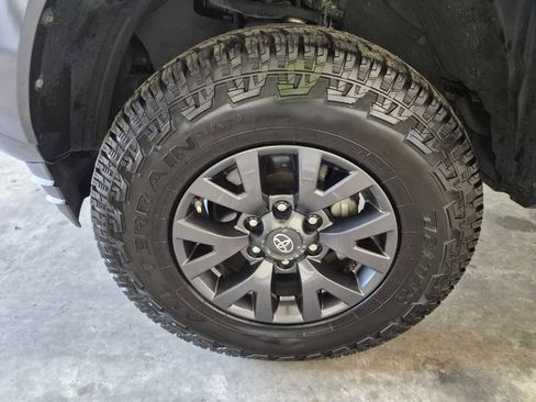 Used 2020 Toyota Tacoma SR5 RWD image 7