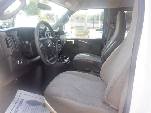 Used 2017 Chevrolet Express 2500 LT w/ LT Preferred Equipment Group RWD image 15