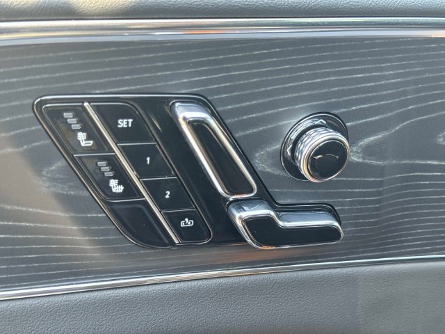 Certified 2024 Cadillac Lyriq Luxury AWD/4WD image 30