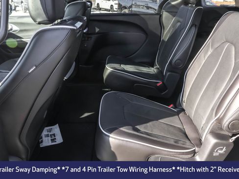 New 2026 Chrysler Pacifica Limited w/ Uconnect Theater Family Group image 16