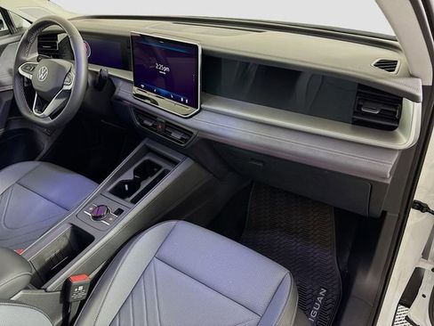 New 2025 Volkswagen Tiguan SE image 30