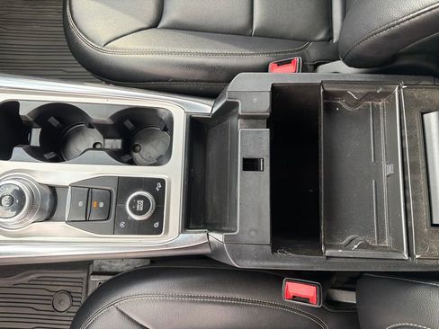 Used 2020 Ford Explorer XLT w/ Equipment Group 202A AWD/4WD image 25