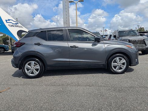 Used 2023 Nissan Kicks S FWD image 3