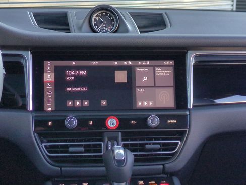 Certified 2026 Porsche Macan image 18