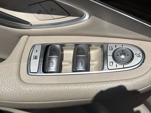 Used 2018 Mercedes-Benz GLC 300 4MATIC image 22