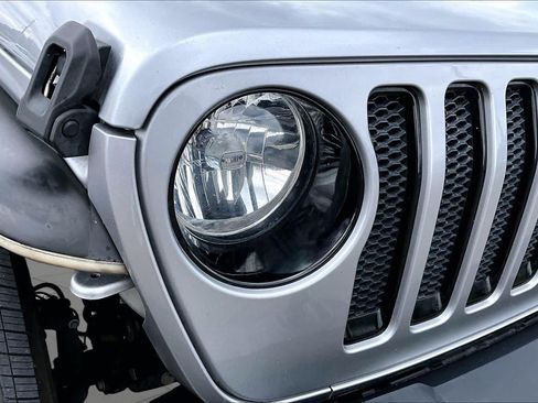 Used 2020 Jeep Wrangler Unlimited Sahara AWD/4WD image 27