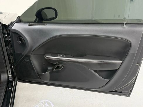 Used 2016 Dodge Challenger SRT Hellcat image 25