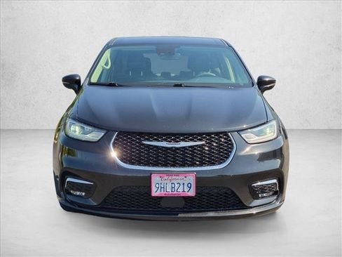 Used 2022 Chrysler Pacifica Touring-L FWD image 2