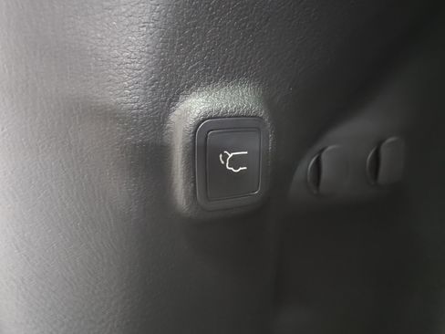 Used 2019 Jeep Cherokee Limited image 11