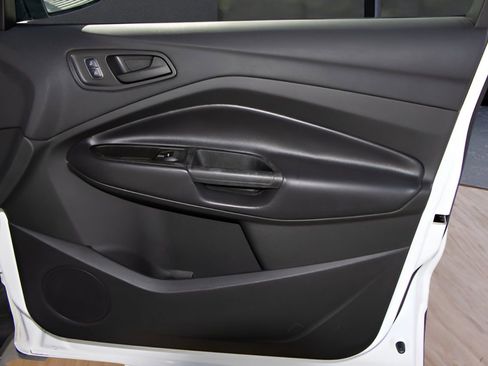 Used 2017 Ford Escape S image 21