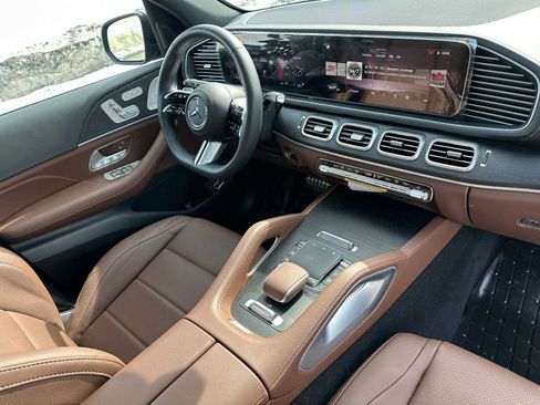 Used 2026 Mercedes-Benz GLS 450 4MATIC image 11