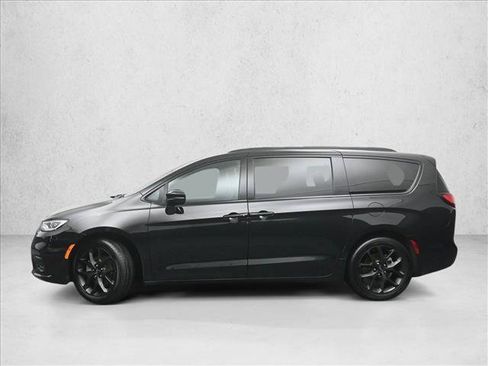 Used 2025 Chrysler Pacifica Limited FWD image 7