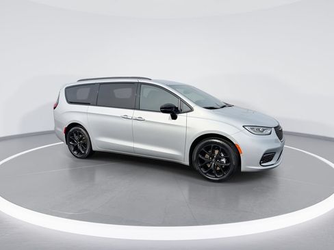 New 2026 Chrysler Pacifica Select w/ S Appearance Package FWD image 2