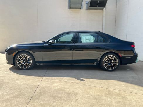 Used 2025 BMW 740i xDrive w/ Premium Package image 5