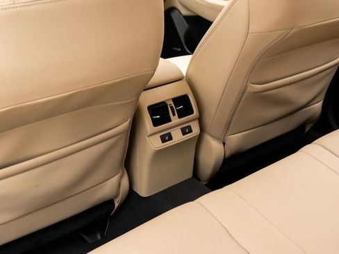 Used 2016 Subaru Outback 2.5i Limited image 18