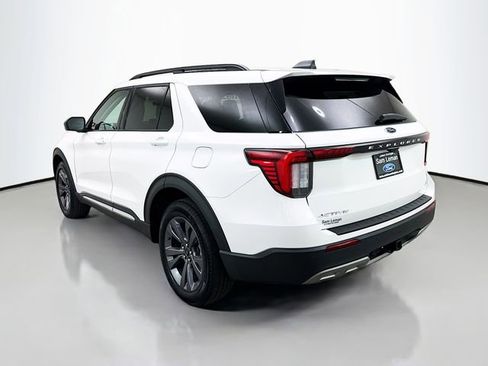 Used 2025 Ford Explorer Active w/ Active Comfort Package image 5