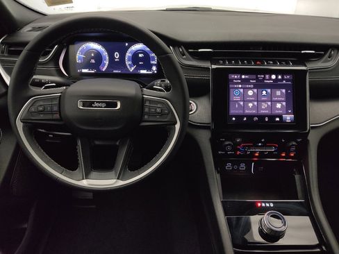 Used 2023 Jeep Grand Cherokee Altitude RWD image 22