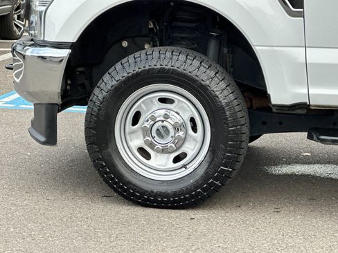 Used 2022 Ford F250 XL w/ Power Equipment Group image 23