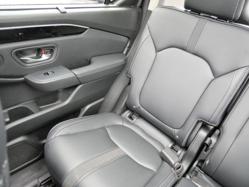 Used 2023 Honda Pilot Touring image 12