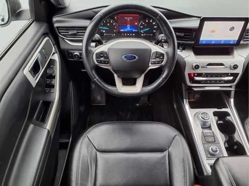 Used 2020 Ford Explorer XLT w/ Equipment Group 202A image 12