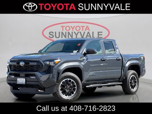 Used 2025 Toyota Tacoma TRD Off-Road AWD/4WD image 2