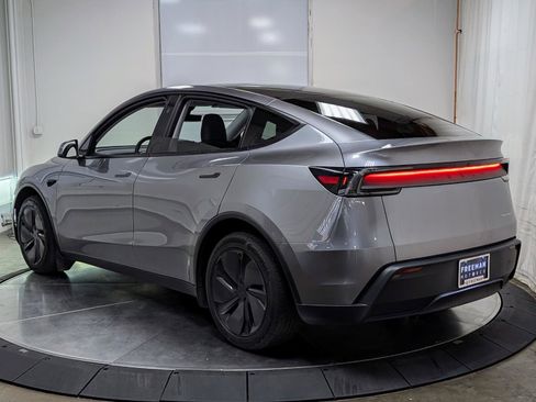 Used 2026 Tesla Model Y AWD image 7