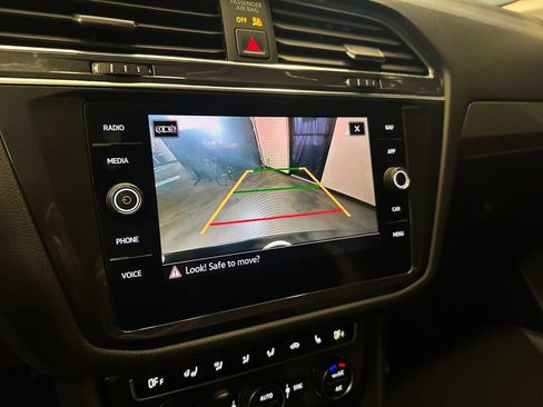 Used 2021 Volkswagen Tiguan SEL AWD/4WD image 14