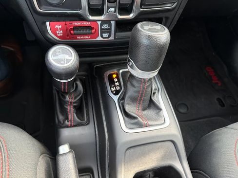 Used 2021 Jeep Wrangler Unlimited Rubicon AWD/4WD image 11