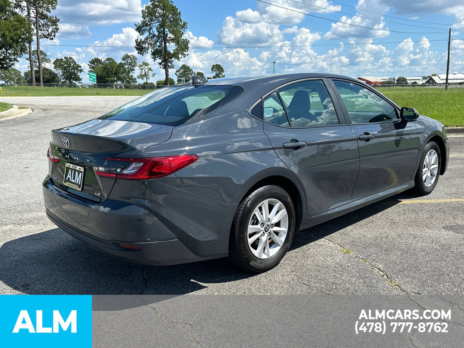 Used 2025 Toyota Camry LE FWD image 5