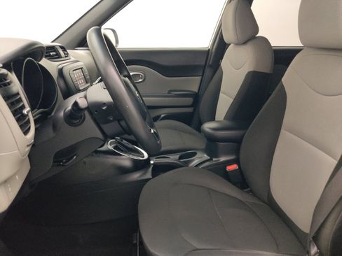 Used 2019 Kia Soul FWD image 17