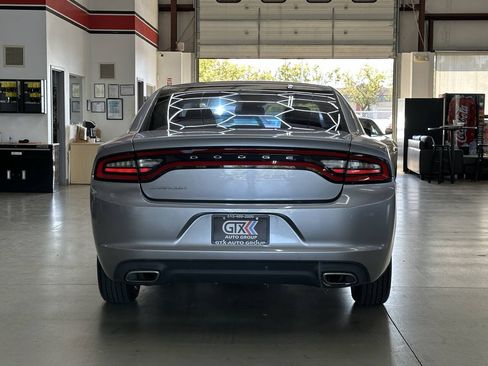 Used 2015 Dodge Charger SE RWD image 3