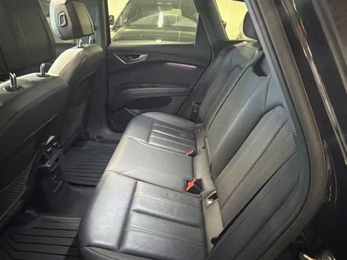 Used 2023 Audi Q4 e-tron Premium Plus RWD image 9