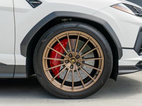 Used 2023 Lamborghini Urus Performante AWD/4WD image 38