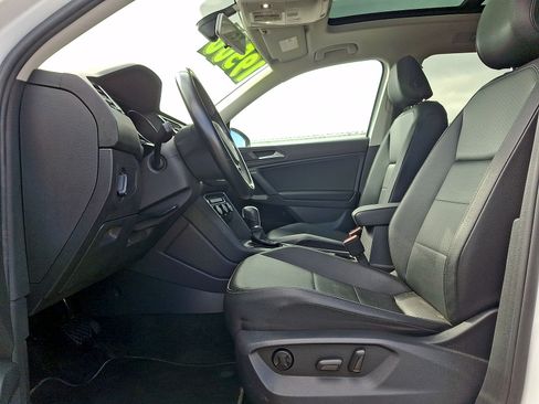Used 2019 Volkswagen Tiguan SE w/ Panoramic Sunroof Package AWD/4WD image 11