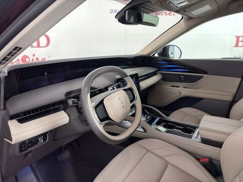 Used 2025 Lincoln Nautilus Premier AWD/4WD image 12