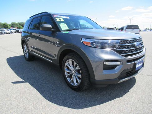 Used 2023 Ford Explorer XLT w/ Equipment Group 202A AWD/4WD image 3