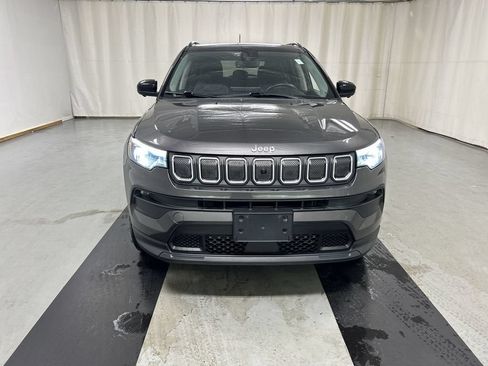 Used 2022 Jeep Compass Latitude w/ Sun and Sound Group AWD/4WD image 3