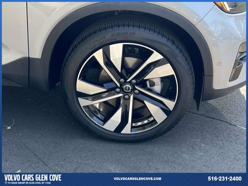 Used 2025 Volvo XC40 B5 Ultra w/ Climate Package image 6