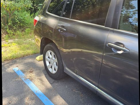 Used 2013 Toyota Highlander FWD image 5