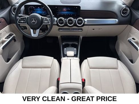 Used 2023 Mercedes-Benz GLB 250 4MATIC w/ Premium Package image 14