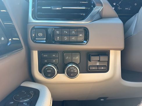 Used 2025 GMC Yukon XL Denali w/ Sun & Power Step Package AWD/4WD image 27