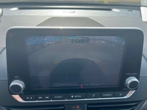 Used 2025 Nissan Altima 2.5 SV FWD image 24