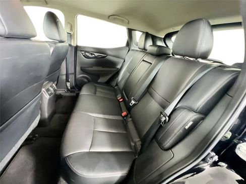 Used 2022 Nissan Rogue Sport SL w/ Premium Package image 22